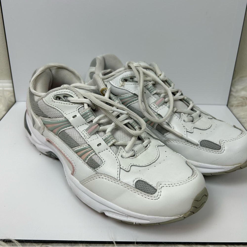 Vionic Women's Classic walker sneakers size: 10